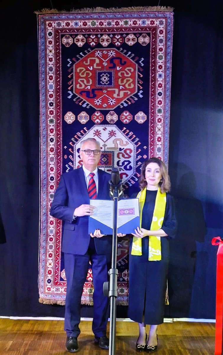 It was my true honor to partner with/ 🇦🇿 National Commission <a href="/UNESCO/">UNESCO 🏛️ #Education #Sciences #Culture 🇺🇳</a> &amp; 🇵🇱 Museum of Asia &amp; Pacific to gift this distinguished museum w/ a symbol of 🇦🇿 rich artistic tradition – the Malibeyli carpet, an exquisite creation of the Garabagh carpet school.
