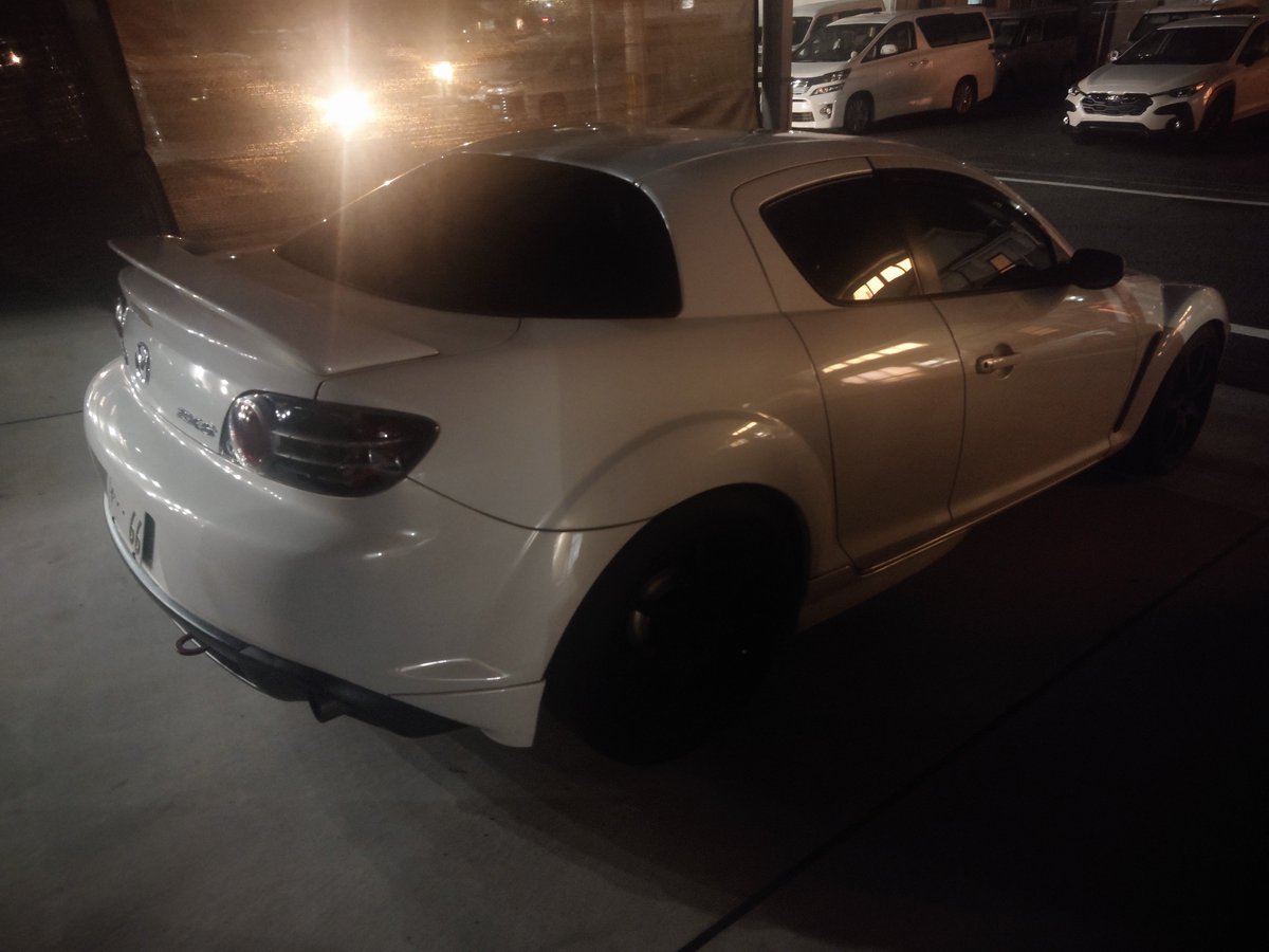 エイト号が車検から帰って来た！
2年前より1万円近く上がったけど18年超の重量税プラス分と整備費の値上りかな？
明日は車好会でタカタ！
一日中路面濡れてそうだしそのまま街乗りタイヤで走ろう🚗