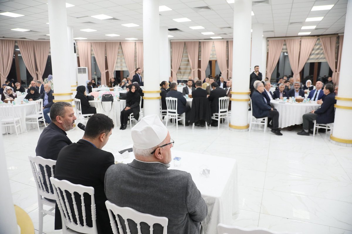 TC_Kagithane's tweet photo. Kaymakamımız Yüksel KARA, geçtiğimiz günlerde vefat eden merhum Nazmi TORO’nun ruhuna ithafen Belediye Başkanımız Mevlüt ÖZTEKİN tarafından düzenlenen mevlüt programına katıldı. Programda, merhuma dualar edilerek rahmet dileğinde bulunuldu. https://t.co/dcKiPIPtSs