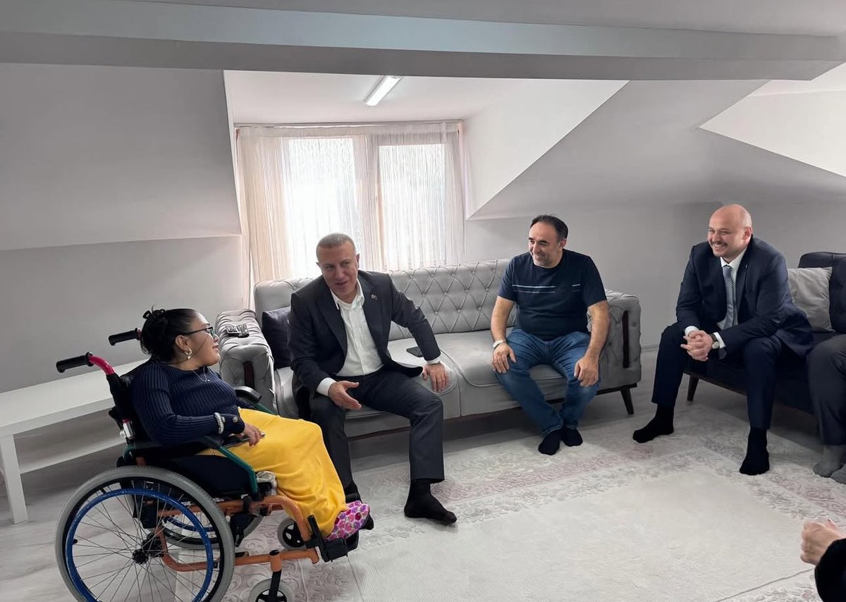 Genel Başkanımız Sayın Devlet Bahçeli’nin talimatları ile “#HayırlıGünlerKomşum” ve “#DerdinDerdimizdir” ziyaretleri kapsamında Çekmeköy İlçemizde Gökçel Ailesini; 

Genel Başkan Yardımcımız ve İstanbul Milletvekilimiz Sayın <a href="/UlviYonter/">Dr.İzzet Ulvi YÖNTER</a>, 1. bölge Başkanımız Sayın <a href="/hakanaslan1968/">Hakan Aslan</a>