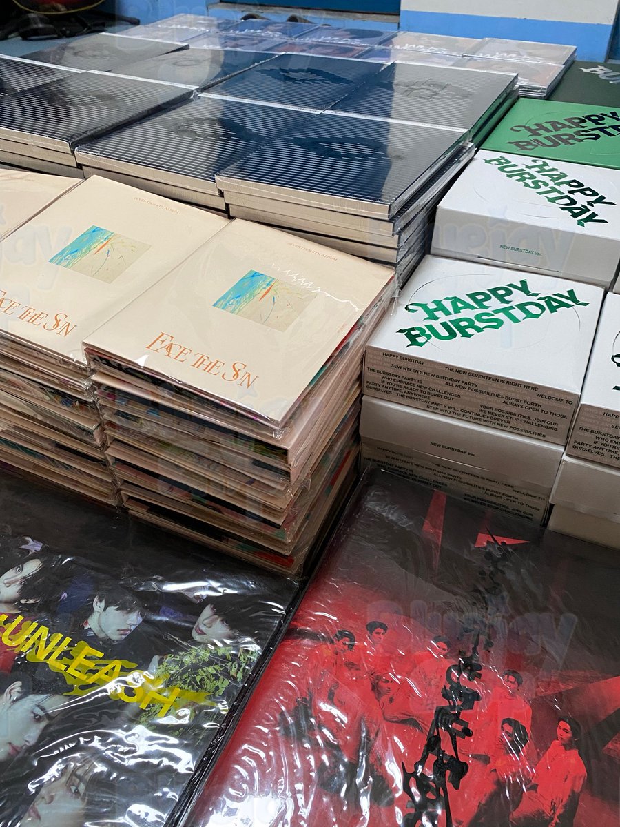 bluejayshop's tweet image. #Bluejayshop_GA 
RANDOM SEALED ALBUM GIVEAWAY FOR 10 WINNERS! 🥳

- follow us + @zsticketingx 🔔
- like and retweet
- reply

ends in 3 days 🚶‍♀️