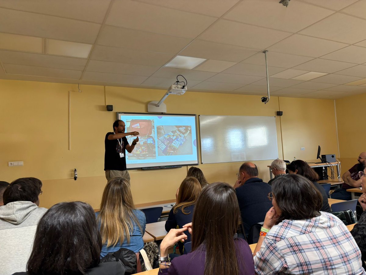 Con <a href="/Dominbenito/">Domingo Benito</a>, y su experiencia con thinking classrooms en la enseñanza a través de la resolución de problemas. <a href="/socylemsoria/">SocylemSoria</a> <a href="/Socylem_cyl/">@socylem_cyl</a>