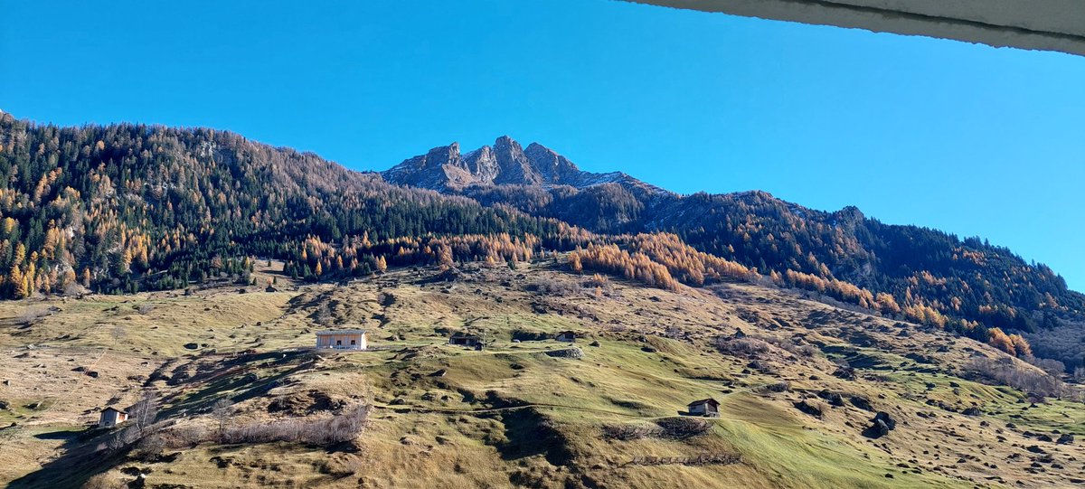 Eine Herbstimpression aus Vals.
#Vals der Kraftort, #DasBergdorf
<a href="/Graubunden/">Graubünden</a>
