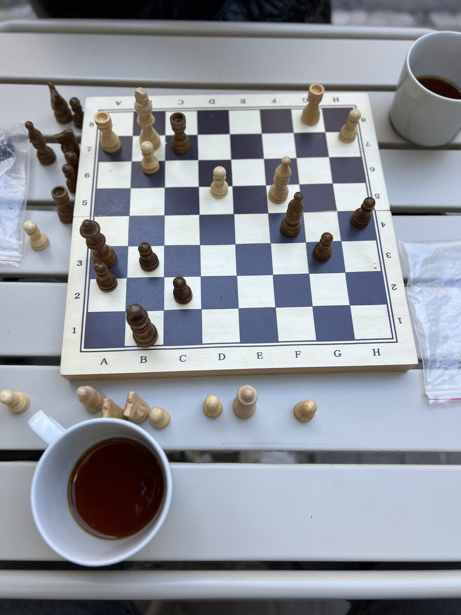 selfhosted_ai's tweet image. lazy weekend..

white moves now, but black is about to do checkmate in one move. 

guess how?