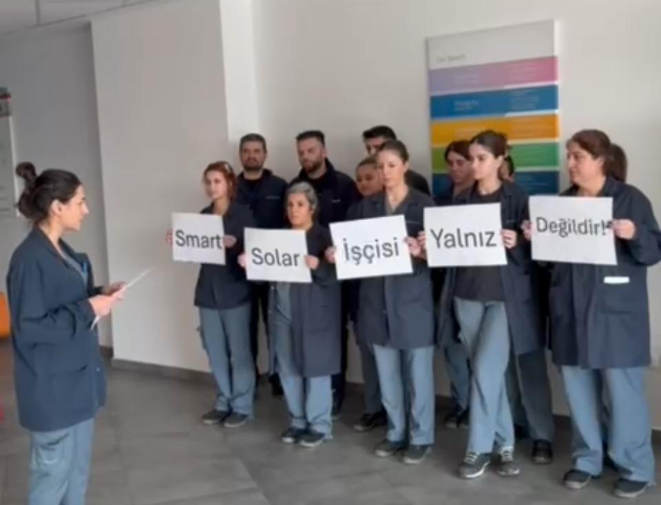 BirlesikMetal's tweet image. 🔴18 gündür grevlerini sürdüren #SmartSolar işçilerine bir destek de İzmir Borgwarner işçilerinden👇

&quot;Smart Solar işçileri yalnız değil! Yanlarındayız!&quot;

#YaşasınSmartGrevimiz #YaşasınÖrgütlüMücadelemiz