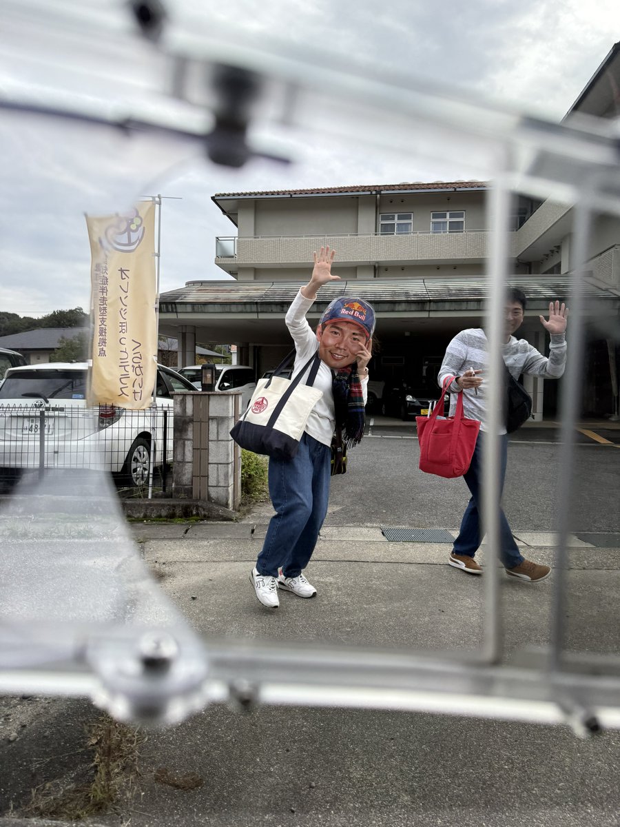 TakamotoKatsuta's tweet image. トラブル修復の影響で予定から40分以上遅れていたにも関わらずボードを持って応援してくれていた方々や沿道やSPで声をかけてくださった皆様ありがとうございました。
皆さんの応援に応えて、最高の結果を持ち帰る事ができず申し訳ない気持ちで一杯です。…