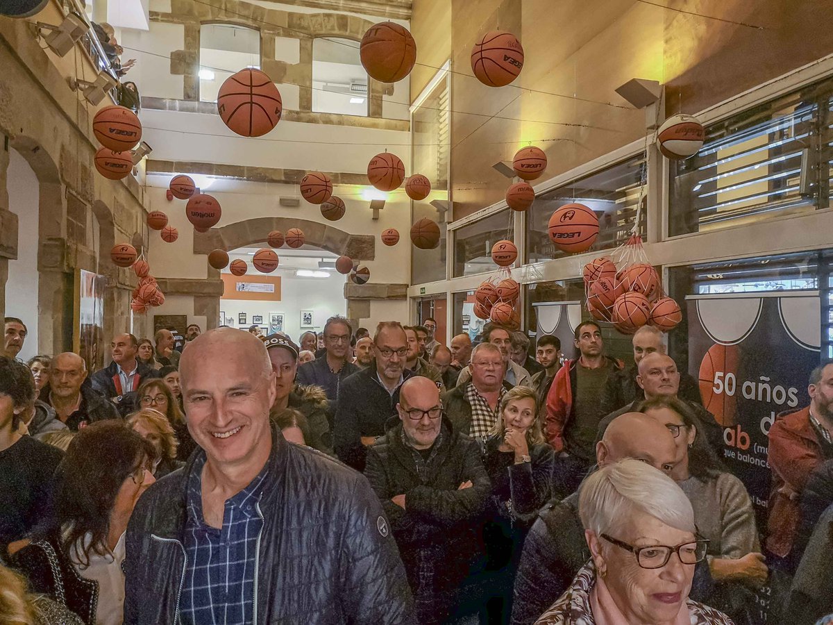 Torrelavega_es's tweet photo. 🏀En la Sala Mauro Muriedas la exposición ‘50 años del SAB. Mucho más que baloncesto’ narra la historia del club Sociedad Amigos del Baloncesto desde sus orígenes hasta su paso por la ACB
Más📸en Fb Ayuntamiento de Torrelavega
#SAB #sentireldeporte #Torrelavega #Torrelaveganízate https://t.co/CJxQsB1mko