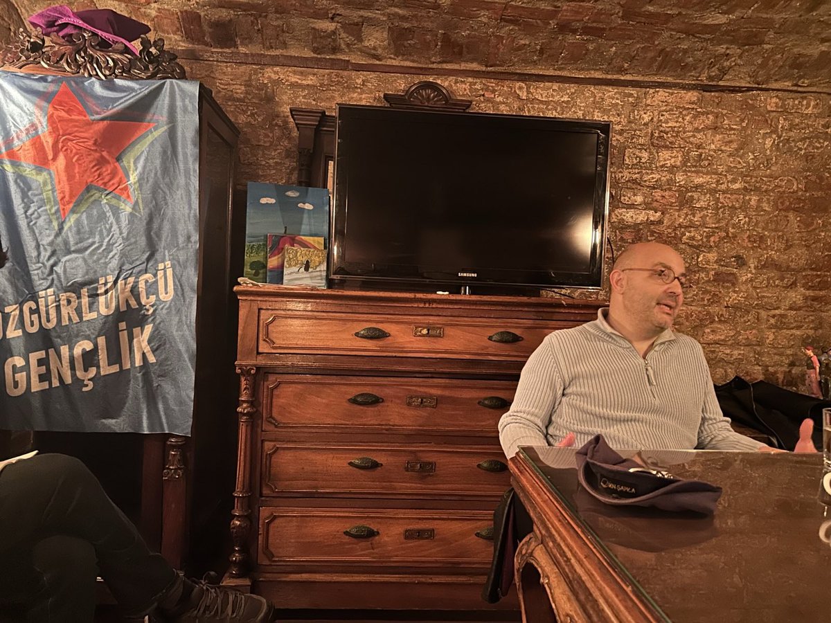 İstanbul’da Doğan Çetinkaya ile gençliğin farklılaşan tanımları, işçileşme sürecinin toplumsal bir dinamik olarak gençliğe etkisi ve ilksel birikimde gençliğin konumunu tartıştık.

Yarınımızı bugünden kurmak, gençliğimizi kazanmak, #Özgürlükİçin birlikte mücadele edelim!