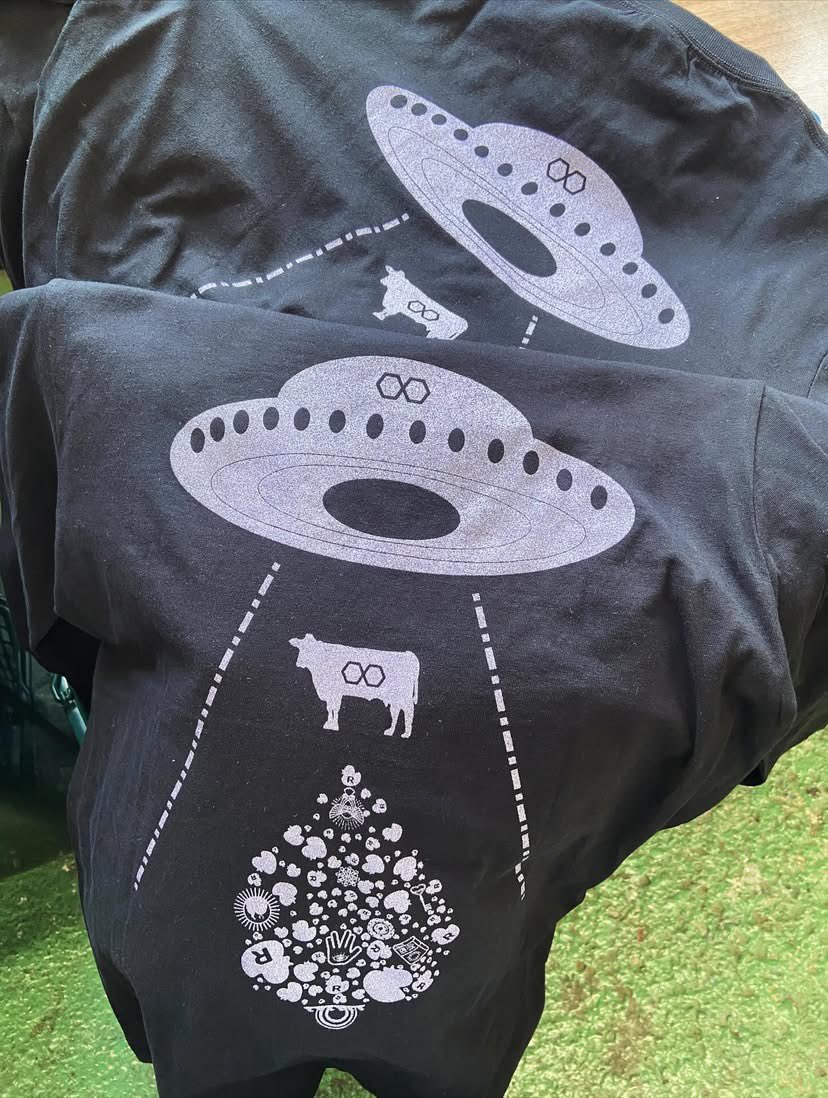 RYU59's tweet image. 本日はRyusuke Kawamoto 長袖シャツ、更に作って来ました。

最新音源LOOPS 15と共に近日中に通販開始します！

お楽しみに٩( ᐛ )و

#ryusukekawamoto #loops