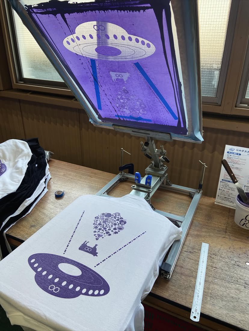 RYU59's tweet image. 本日はRyusuke Kawamoto 長袖シャツ、更に作って来ました。

最新音源LOOPS 15と共に近日中に通販開始します！

お楽しみに٩( ᐛ )و

#ryusukekawamoto #loops