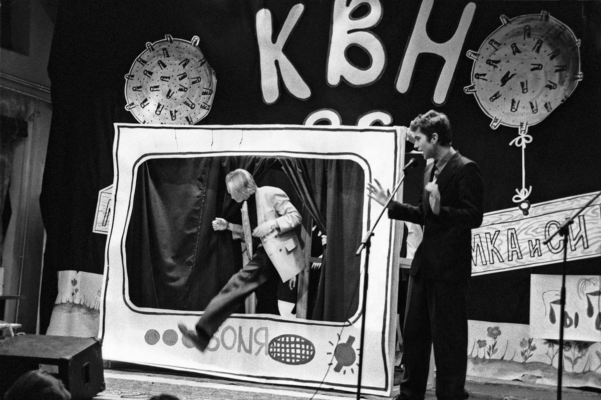 Russia's tweet image. 🗓 #OTD in 1961, #KVN – the Club of the Funny &amp;amp; Inventive People – aired its 1️⃣st episode. 

Humour unites! 

60 years on, it still brings smiles to people's faces 🎤✨