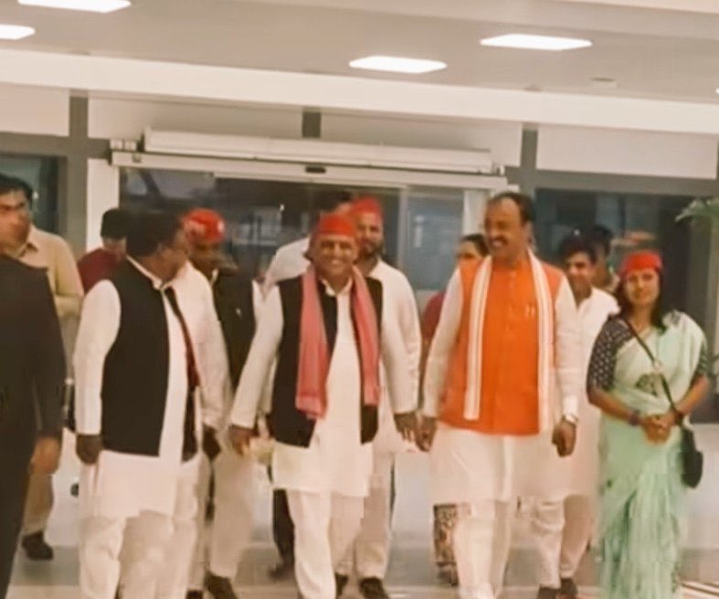 gautam_2002's tweet photo. @DrLaxman_Yadav सामने कुछ पीठ पीछे कुछ ....पहचान बनाओ दलितों में पहुच जाओ समाजवादी में....आप कभी एक यादव को समझाओ जो कभी हिन्दू कभी दालित हो जाते है...बहुजनो को गुमराह ना करे... https://t.co/9ZSjo2pwXd