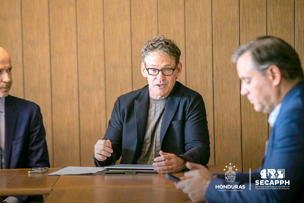 SECAPPH's tweet image. #SECAPPHInforma Honduras avanza hacia la justicia climática. 🌳

Desde Belén, Brasil, la Presidenta Xiomara Castro fue testigo de honor en la firma de un histórico acuerdo con el Deutsche Bank, Bayer, Siemens y la Coalición para las Naciones con Bosques Tropicales, que permitirá…