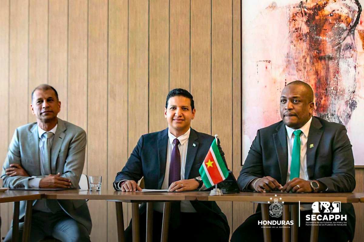 SECAPPH's tweet image. #SECAPPHInforma Honduras avanza hacia la justicia climática. 🌳

Desde Belén, Brasil, la Presidenta Xiomara Castro fue testigo de honor en la firma de un histórico acuerdo con el Deutsche Bank, Bayer, Siemens y la Coalición para las Naciones con Bosques Tropicales, que permitirá…