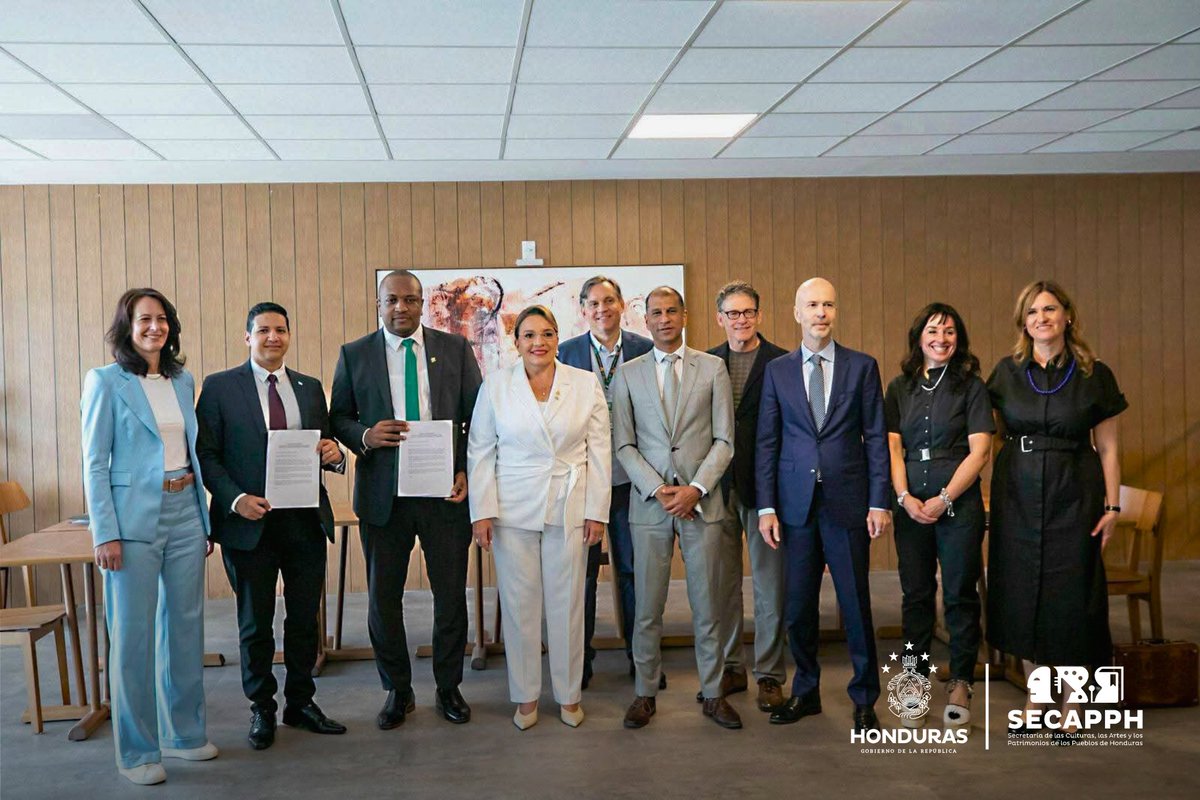 SECAPPH's tweet image. #SECAPPHInforma Honduras avanza hacia la justicia climática. 🌳

Desde Belén, Brasil, la Presidenta Xiomara Castro fue testigo de honor en la firma de un histórico acuerdo con el Deutsche Bank, Bayer, Siemens y la Coalición para las Naciones con Bosques Tropicales, que permitirá…