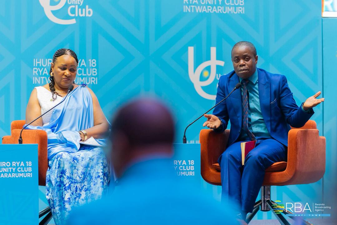 rbarwanda's tweet image. Umukozi w’Umuryango Association Modeste et Innocent (AMI), Jean de Dieu Uwizeye, yavuze ko urubyiruko rwa mbere ya Jenoside yakorewe Abatutsi rwari rugoswe n’ibintu bibi kuva ku babyeyi barwo.

Mu gihe cya Jenoside yakorewe Abatutsi mu 1994, Uwizeye yari umunyeshuri mu mwaka wa…