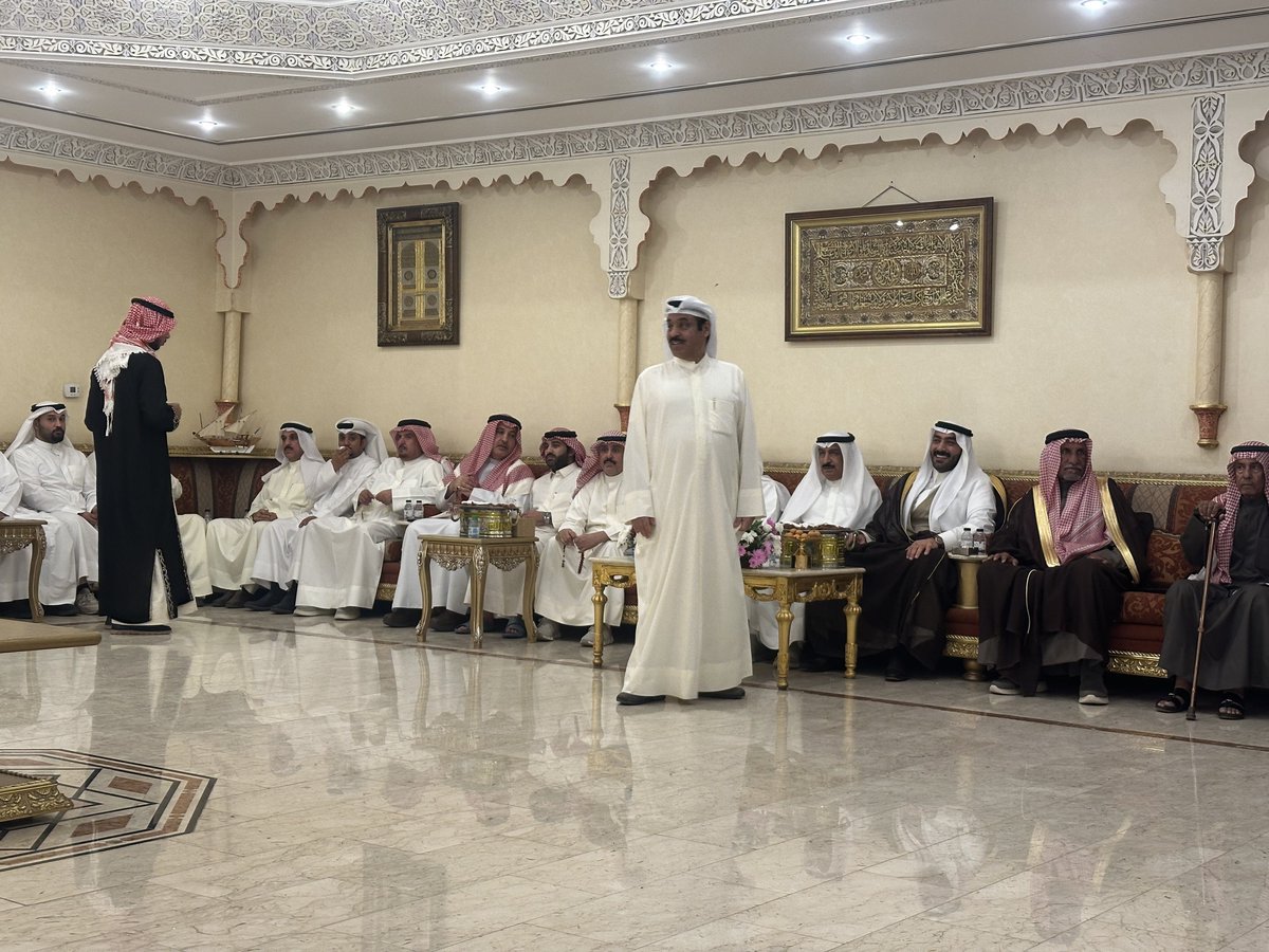 FAHDMZAEL's tweet photo. حالياً .
من حفل عشاء الاستاذ المحامي نواف ساري المطيري ،،
على شرف الشيخ / زيد الحميدي الدهام الجربا .
#زيد_الحميدي_الدهام_الجربا https://t.co/OkF2PsIa62