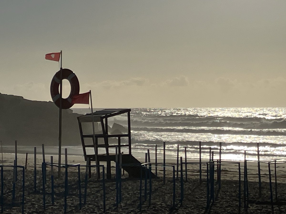 carlosmanuel_ms's tweet image. Ai... como é belo e nostálgico o final do verão na Praia das Maçãs.
Recordo o que passei, e que se acumula com o passar dos anos, mas também anseio pelo futuro… novas etapas da vida.