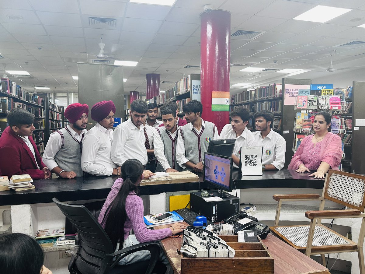 TSCSLibrary's tweet image. Library orientation and visit organised for Class 11 students of St Soldiers School, Chandigarh @RrrlfKolkata