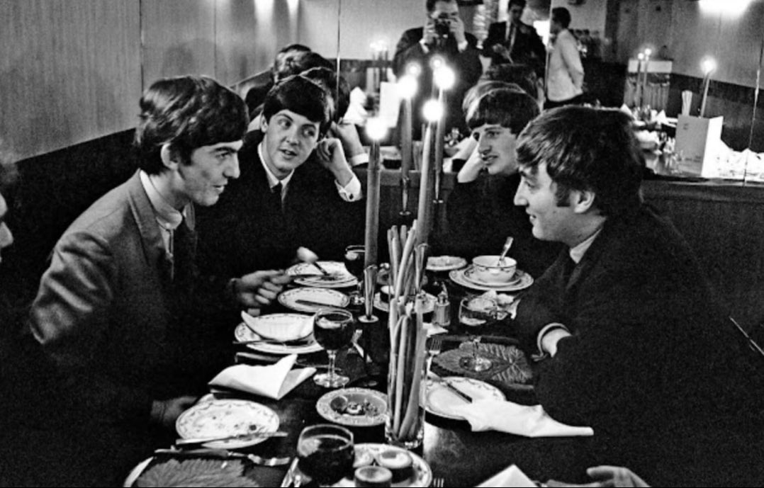 Дагестанские студенты в кафе общежития города Махачкалы