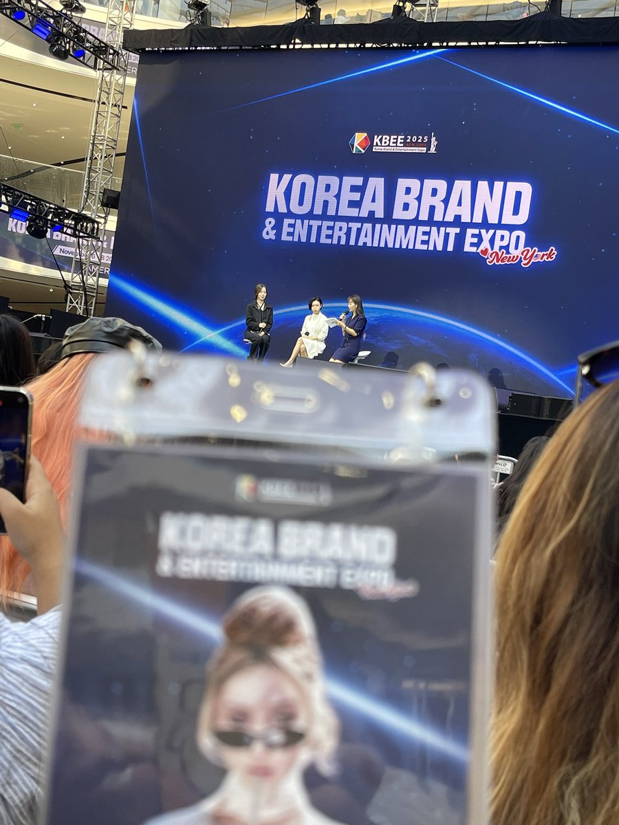 imo_eilla's tweet image. Me and Jeguri enjoying the Fan Meet Up with Hwasa. She’s so kind and pretty. 😍

#HWASA 
#KBEE2025 #KBEEGLOBAL
#KBEENEWYORK