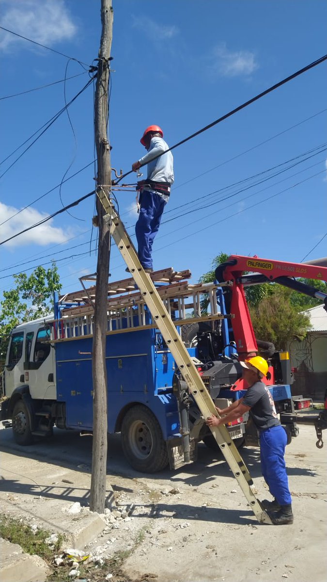 etecsa_dvpe's tweet photo. ☎️📲 Cada llamada que regresa, cada conexión que se restablece, es fruto del esfuerzo colectivo.  💙 La #Dvpe sigue trabajando, con su gente, por su gente.  #EtecsaConCuba #GenteQueSuma https://t.co/dWsq3tdg4h