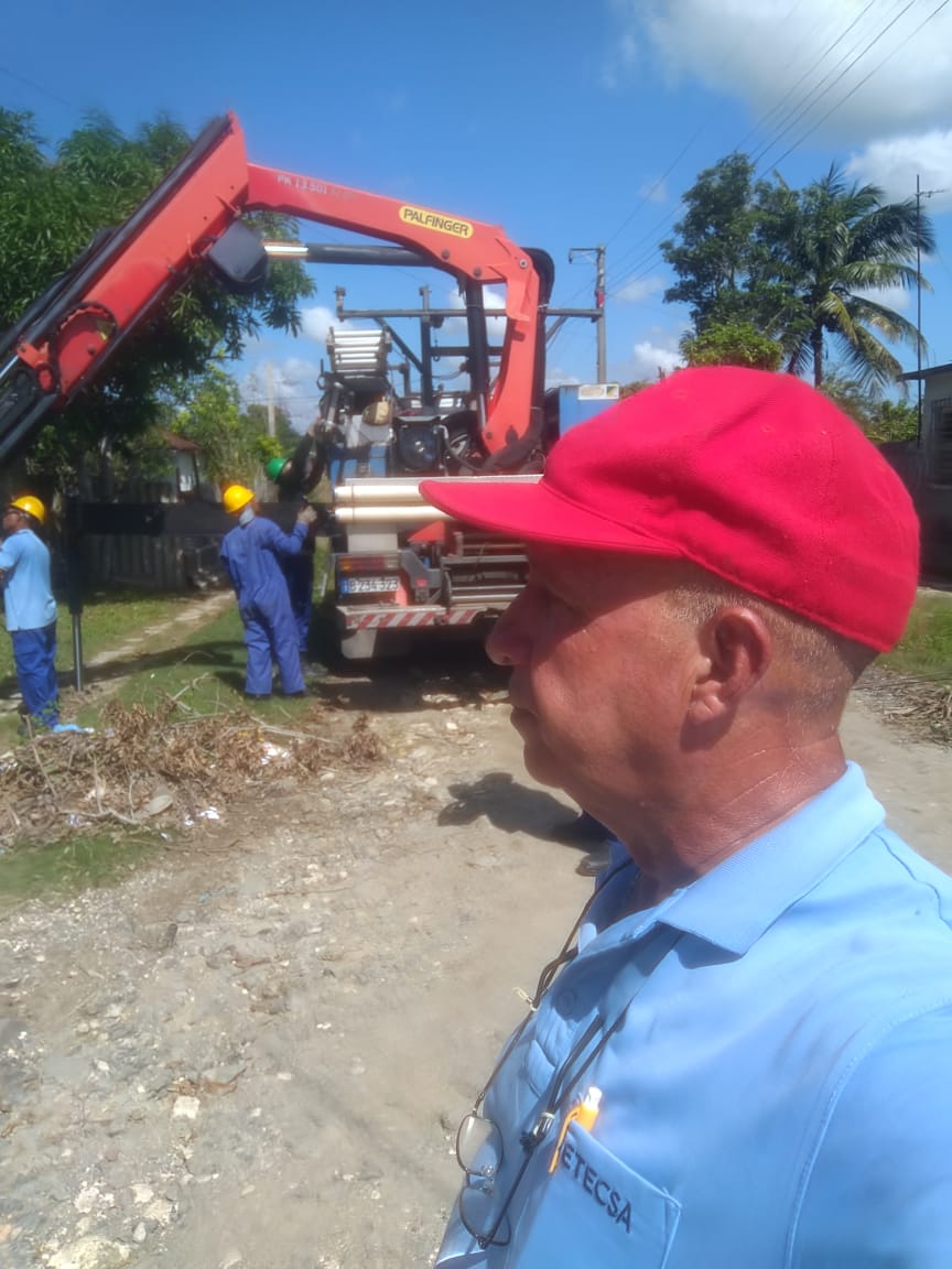 etecsa_dvpe's tweet photo. ☎️📲 Cada llamada que regresa, cada conexión que se restablece, es fruto del esfuerzo colectivo.  💙 La #Dvpe sigue trabajando, con su gente, por su gente.  #EtecsaConCuba #GenteQueSuma https://t.co/dWsq3tdg4h