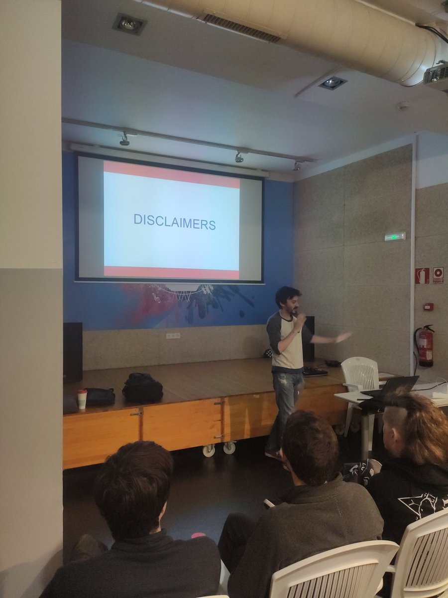 Entramos en la recta final de la tarde con la charla sobre conceptos de diseño de Diego Pérez.
