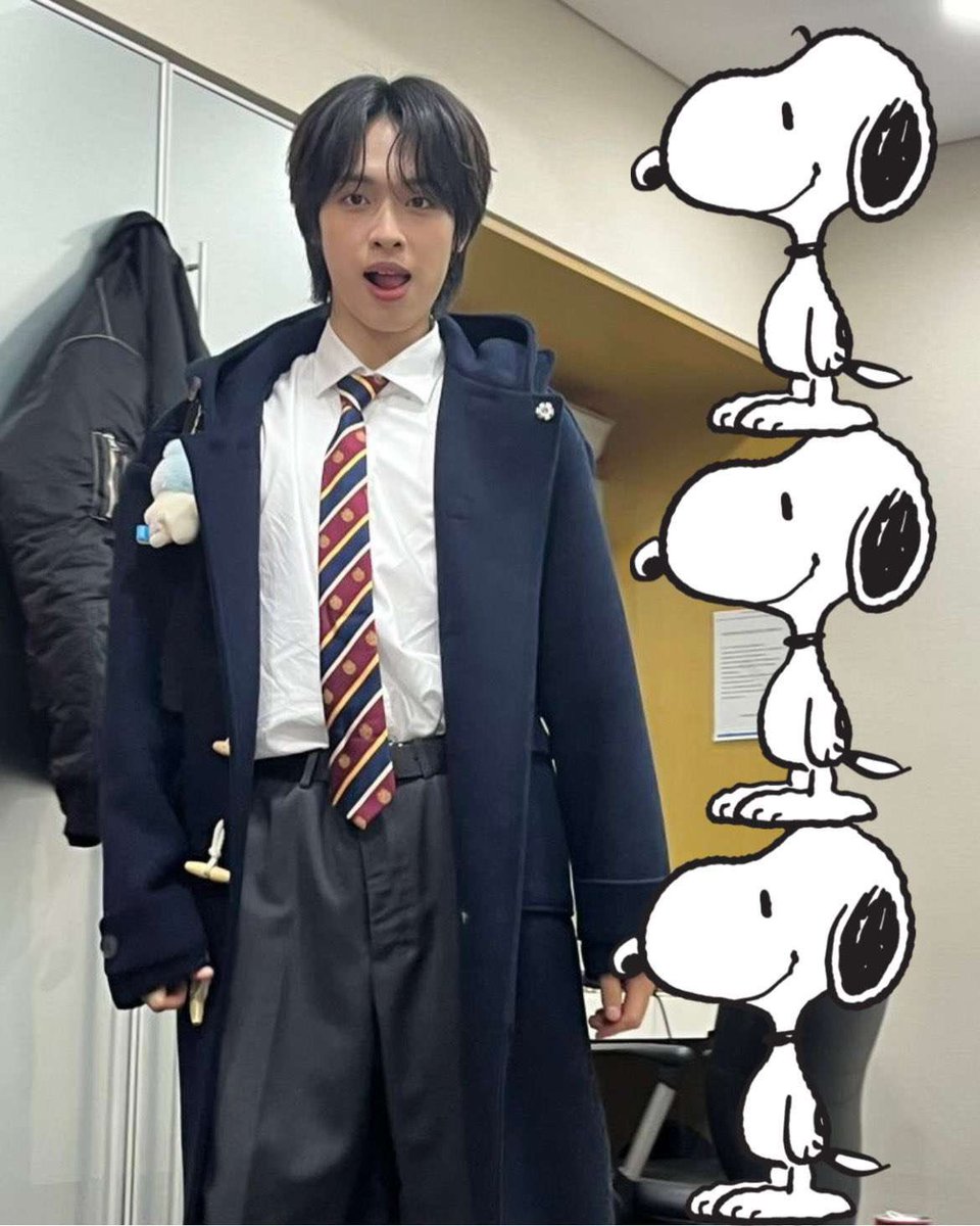 B0YC0MICZ's tweet photo. three snoopies tall https://t.co/zGCjGK41Jf