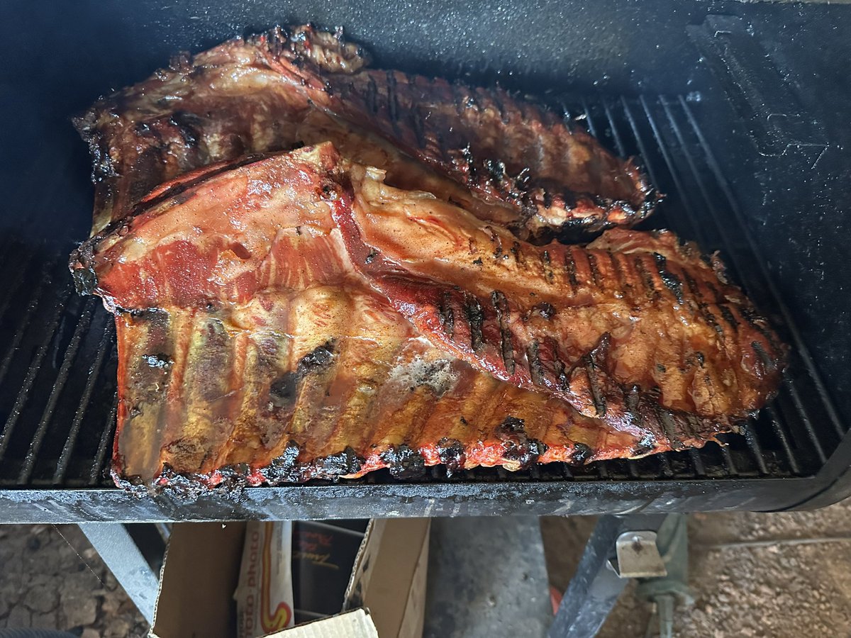 CashBrett's tweet photo. My projects for the day. 

Winterize well house and smoke a slab of ribs. https://t.co/79NypNYzkj