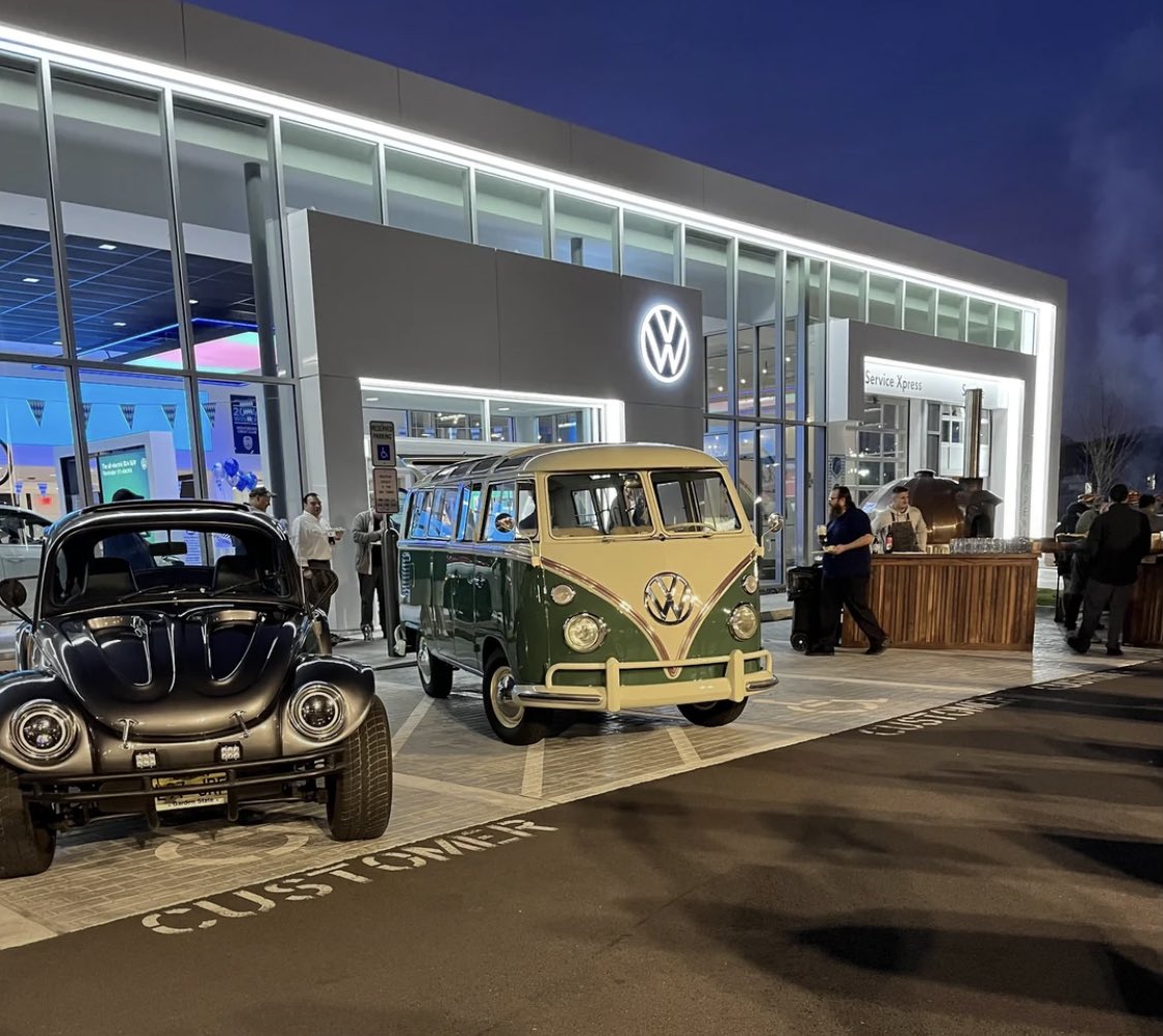 Volkswagen4ever's tweet image. New vs old #vw #volkswagen #samba