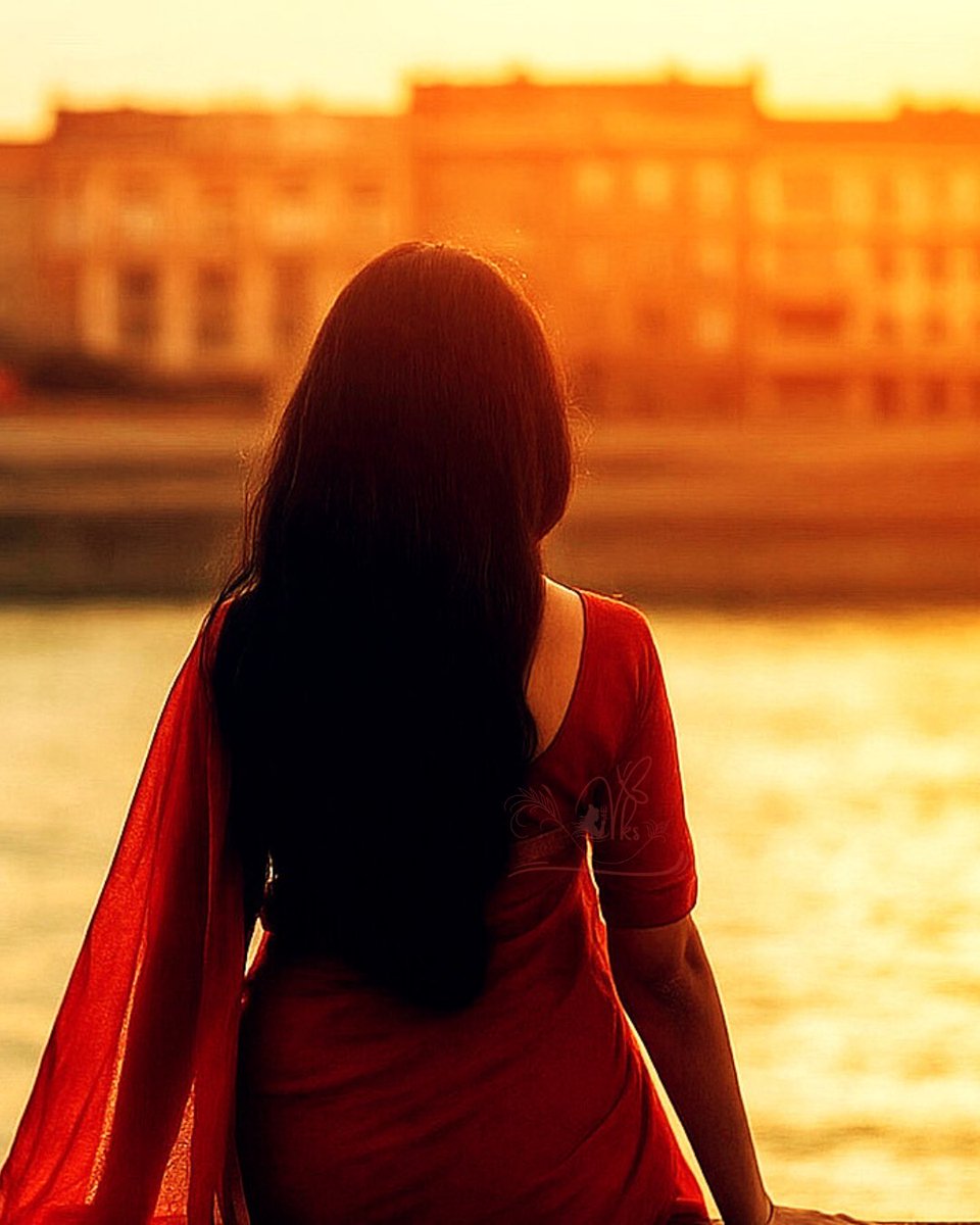 vijayaksharma's tweet image. She sat by the Ganga… silent, lost, and full of questions.
Her eyes searched for answers, her heart for peace.

And then a voice rose, “Har Har Mahadev!”
In that moment, her tears turned to calm…
as if Shiva Himself touched her soul.

That evening changed her forever..she…