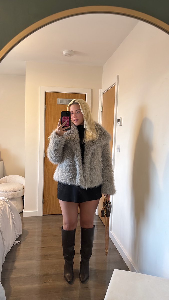 Would like to take me on a date tonight?