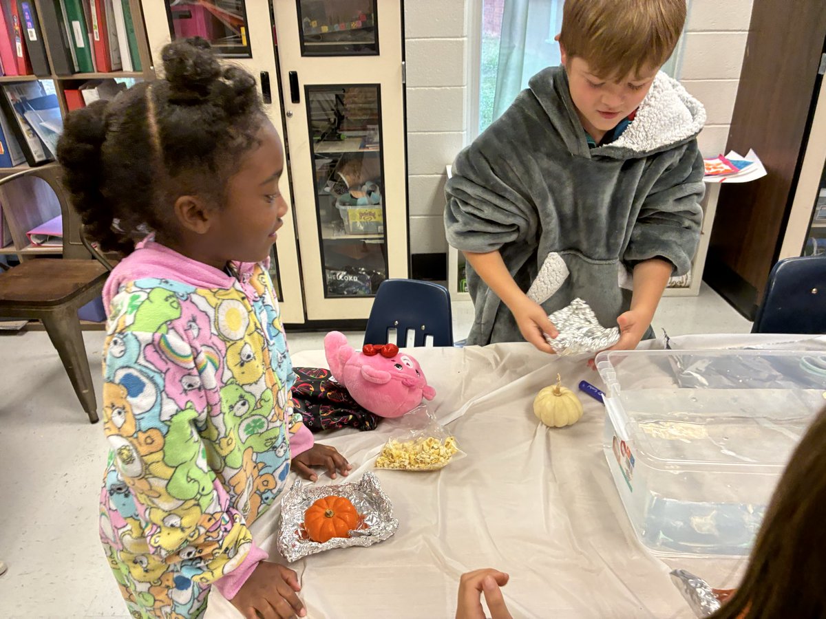 StillElem's tweet image. 🔬❄️ The Science Olympiad Club had a blast with seasonal science &amp;amp; engineering fun! From frosty reactions to festive builds, creativity was in full swing. 🧪⚙️ Huge thanks to Ms. Soued for leading with passion and inspiring our young scientists! 💙 #ScienceOlympiad @cobbscience