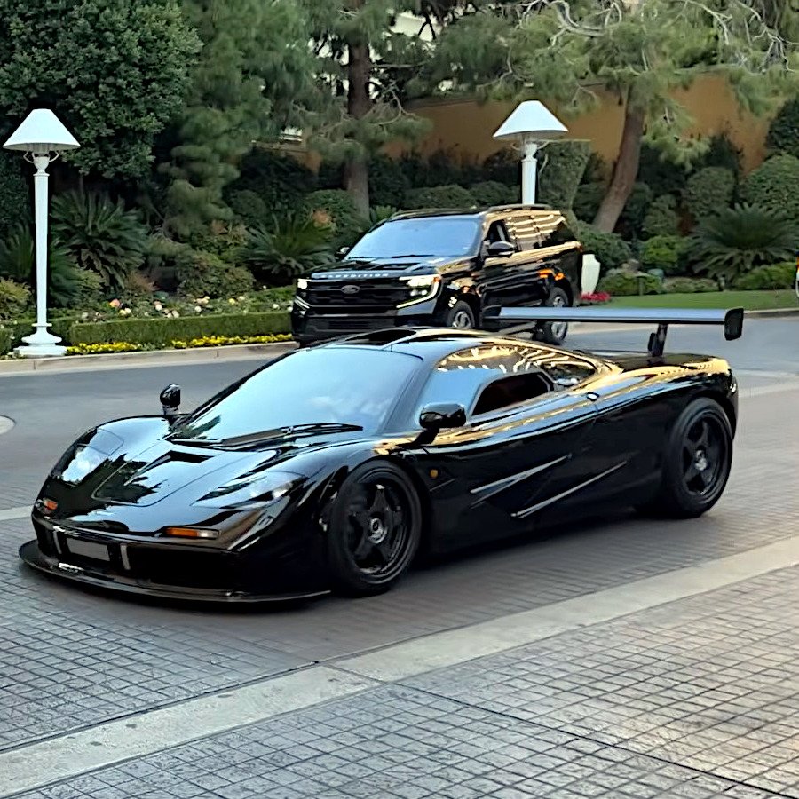 _A_1_a_n's tweet photo. The GOAT @ Las Vegas Concours. Black on black McLaren F1 🙌 https://t.co/ODU4KKNInN