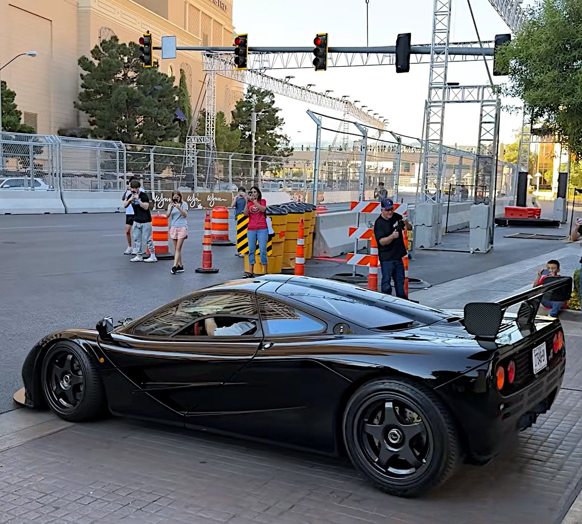 _A_1_a_n's tweet photo. The GOAT @ Las Vegas Concours. Black on black McLaren F1 🙌 https://t.co/ODU4KKNInN