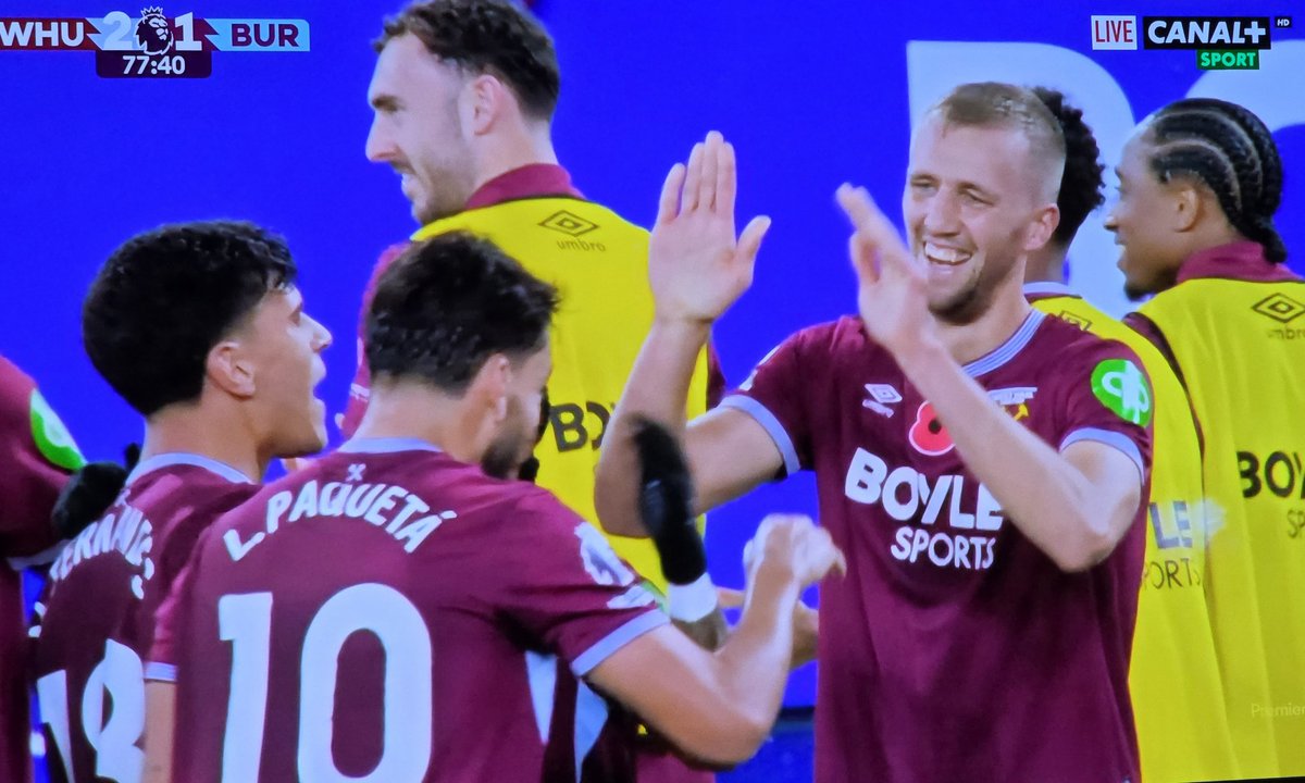LiborSecka's tweet image. 38 goals in the @premierleague!  Warrior @tomassoucek28 tied the Czech #PL goal record by Patrik #Berger and significantly contributed to the victory over @BurnleyOfficial. 
Nice Saturday (again).
🇨🇿⚒️ @WestHam