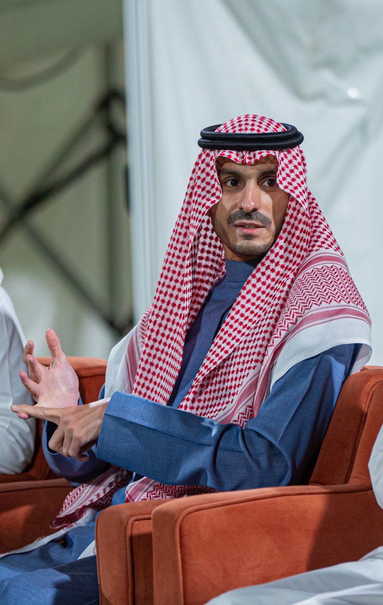 محظوظين ان الموسم ذا فيه توقفات كثيره لان لو مافيه توقف الشباب ماراح تجي الشتويه الا وهو ينافس الحزم والنجمة على المركز الاخير

انت الوحيد المسؤول الان عن كل شيء وبيدك تعديل هذي الكوارث قبل الشتويه

مدرب جديد
مدير رياضي اجنبي 
مدير كرة عنده الخبرة الكافيه

نتمنى التدخل ب اسرع وقت