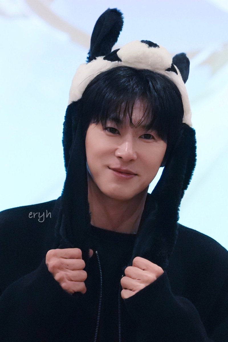 U_Know2611's tweet image. ユノ❤️サイン会✍️🫶🐰🧸
おつかれさま♡
今日も Weverse &amp;amp; 🫧
バラエティ📺ありがとう🫶
もう直ぐインガの事前収録だね🥺少しは休めたのかな？
今日もファイティン🔥
We are U ♡

ユノ(*∵)大好き#UKNOW_IKNOW 
#Stretch 
#Body_Language
#UKNOW #유노윤호 
#ユンホ #YUNHO 
TVXQ! 동방신기 東方神起