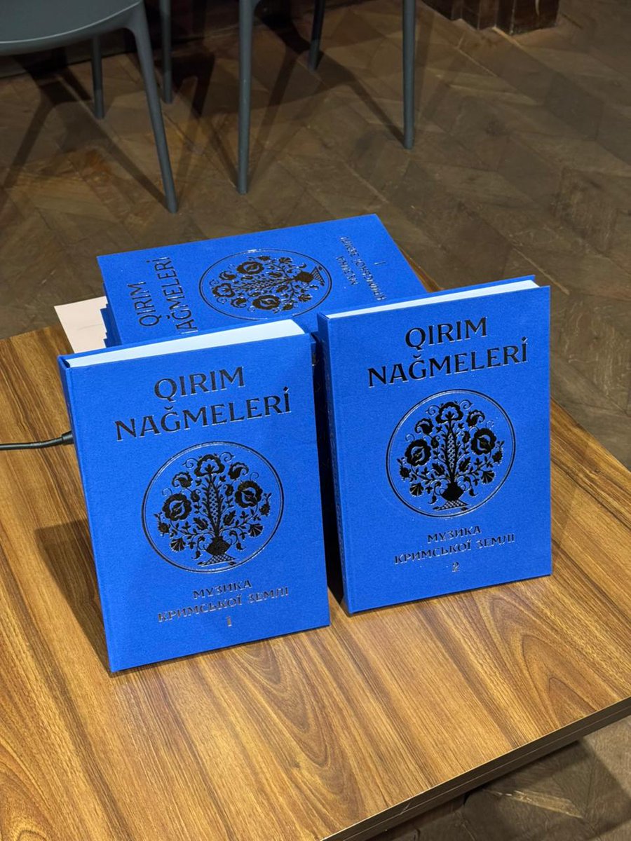 🔵 8 листопада в музеї Ханенків відбулася презентація антології кримськотатарської музики «QIRIM NAĞMELERI» кримськотатарського музиканта-фольклориста та композитора, заслуженого діяча мистецтв України Джеміля Карікова.

🙏 Заступник Постійної Представниці Президента України в