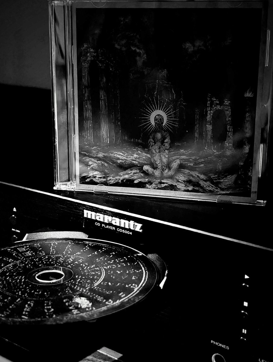 Gdyby nie <a href="/Bartecki19/">Bartecki</a> nie zwróciłbym na te płytę uwagi znając te chujowa nazwę i poprzednie materiały na tylko przyzwoitym poziomie. "Signum" jest gigantycznym skokiem w górę, a jeżeli ktoś lubi Funeral Mist, to tutaj jest sama esencja bez zbędnych dłużyzn. #metalowyjazgot