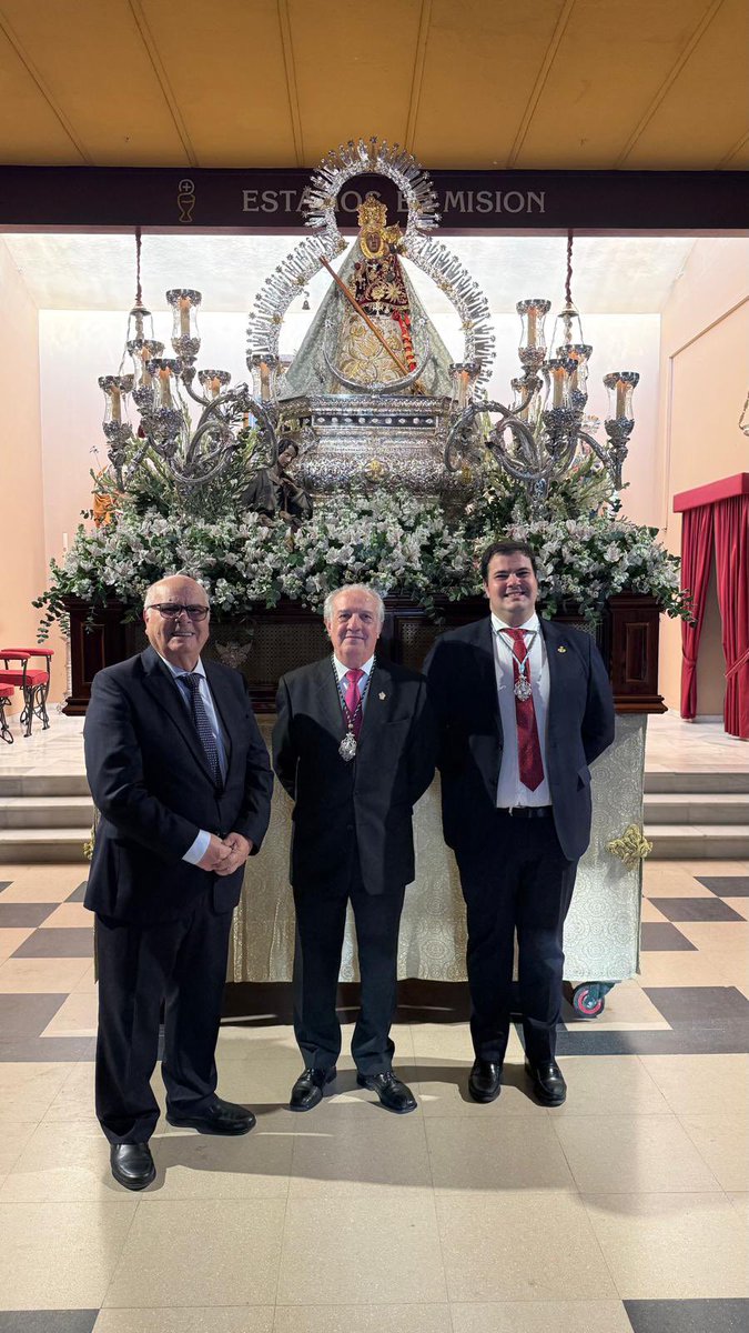 #ACTUALIDAD | Una representación de nuestra Junta de Gobierno, encabezada por nuestro Mayordomo, el Sr. D. Salvador Cáceres Amaro, ha acudido en este segundo sábado de noviembre hasta Jerez de la Frontera, donde acompañaremos a nuestra Hermanad ahijada de esa localidad.