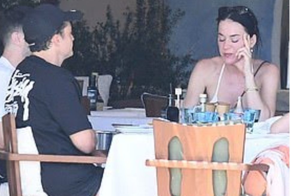 starlight_katy's tweet photo. aca ya estaba pensando en bandaids https://t.co/jaBhCEO7Yv