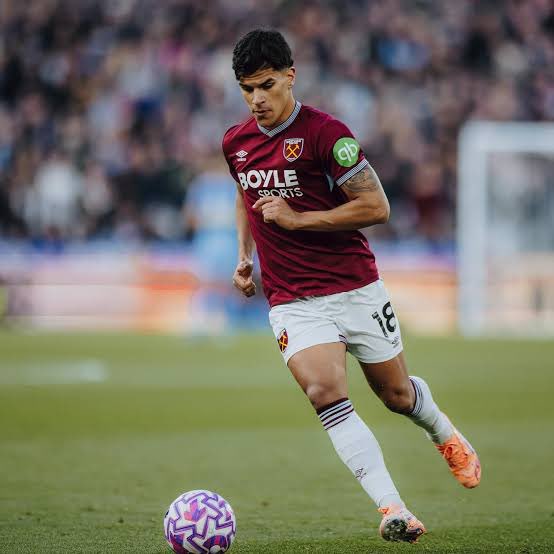 danwoff98's tweet photo. Mateus Fernandes’ game by numbers vs. Burnley: 

98% pass accuracy
17 final third passes [most]
3 chances created [most]
3/3 tackles won
3 recoveries
2 clearances

Superb. 👏 🇵🇹 https://t.co/UQAZnKBGVh