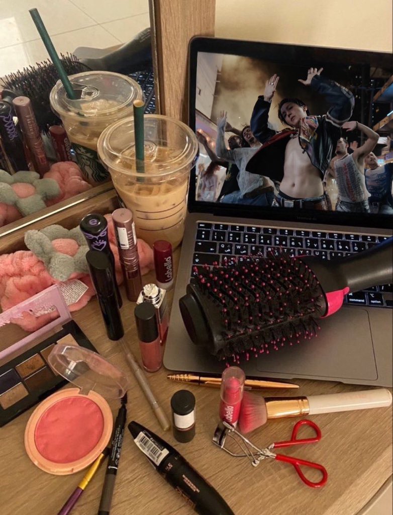 acejhopee's tweet photo. girl therapy https://t.co/roClllQrDd