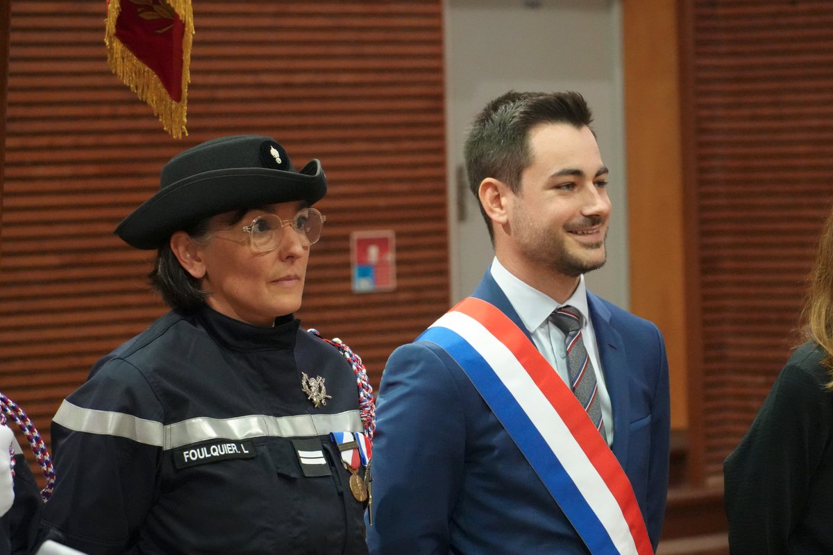 J_Rancoule's tweet photo. 👩🏻‍🚒 Félicitations au lieutenant Laure Foulquier pour sa prise de commandement du CIS #Alzonne.
👏 Son parcours exemplaire et son engagement méritent notre reconnaissance.
Bravo à elle et à tous les sapeurs-pompiers d’Alzonne pour leur dévouement au service de nos concitoyens. https://t.co/c7bz05o5yt