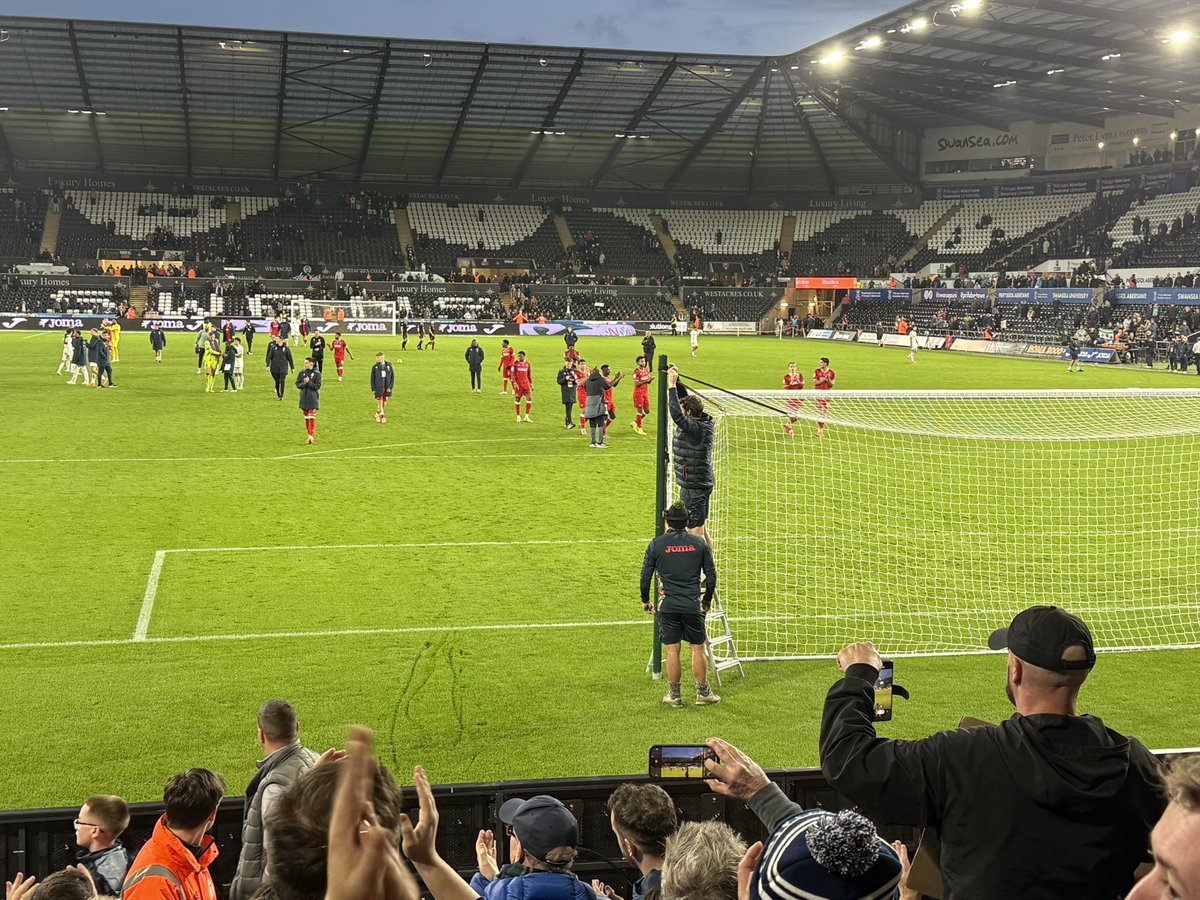 I love this place, 3 visits 3 wins.

Star boy and cam burgess both motm.

You fucking blues 💙

#itfc