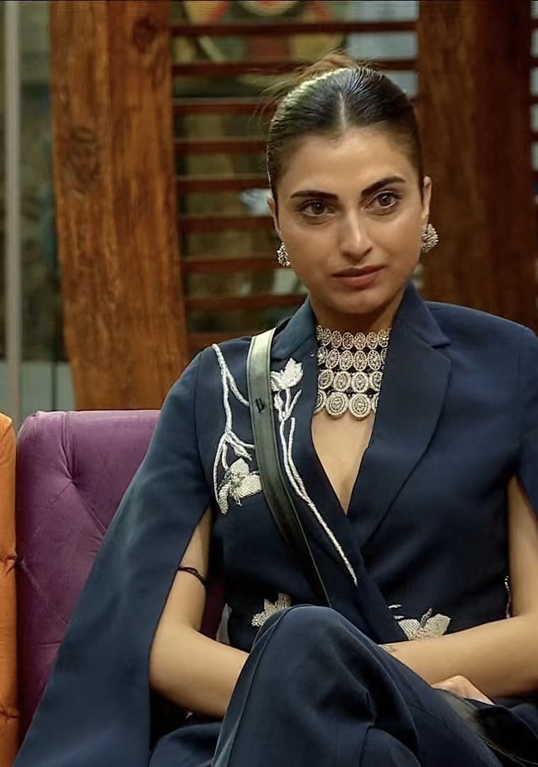 Panditii's tweet image. So Bigg Boss got selective amnesia? 😏 No clips of Mridul pushing Farhana or Amal abusing her &amp;amp; her mom, but every sneeze of Farhana is on air. The bias is louder than the background music! 🎭 #BiggBoss #FarrhanaBhatt #ScriptedShow