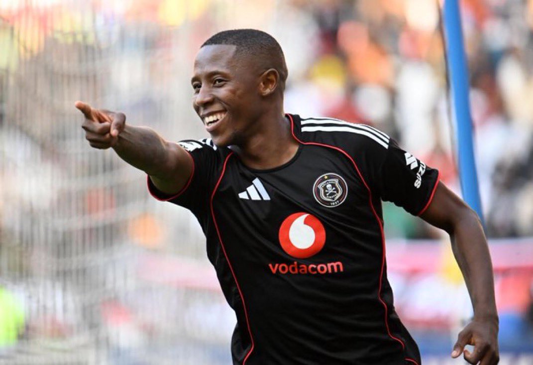 EliteElectorate's tweet photo. Uthi uzobukela I #OrlandoPirates uzibone ukora https://t.co/EhaFaS8arV