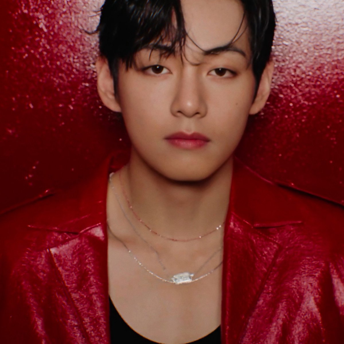 butterlillyfly's tweet photo. @tirtir_jp I am speechless.  V is 😍 
TIRTIR AMBASSADOR TAEHYUNG 
V FACE OF TIRTIR 
#TaehyungxTIRTIR 
#VXTIRTIRGLOBAL https://t.co/nSR3vxXLSo